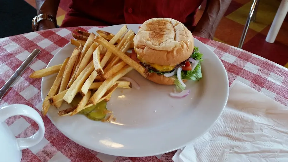 Cheeseburger with Fries